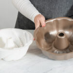Eski Bir Bundt Tavayı Bilinçli Bir DIY ile Muhteşem Bir Ayaklı Ekiciye Dönüştürün