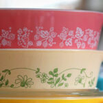 70'lerden kalma bu Neşeli CorningWare Deseni, Koleksiyoncular İçin İkinci El Mağaza Altın Madeni