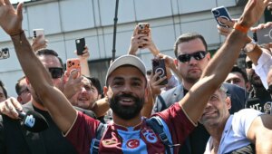 Liverpool’un eski yıldızı Salah, Trabzonspor’a transfer olmadan önce Türkiye’ye geldi