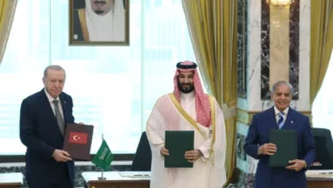 Suudi Arabistan, Pakistan ve Türkiye bölgesel çalkantıların ortasında savunma anlaşması imzaladı