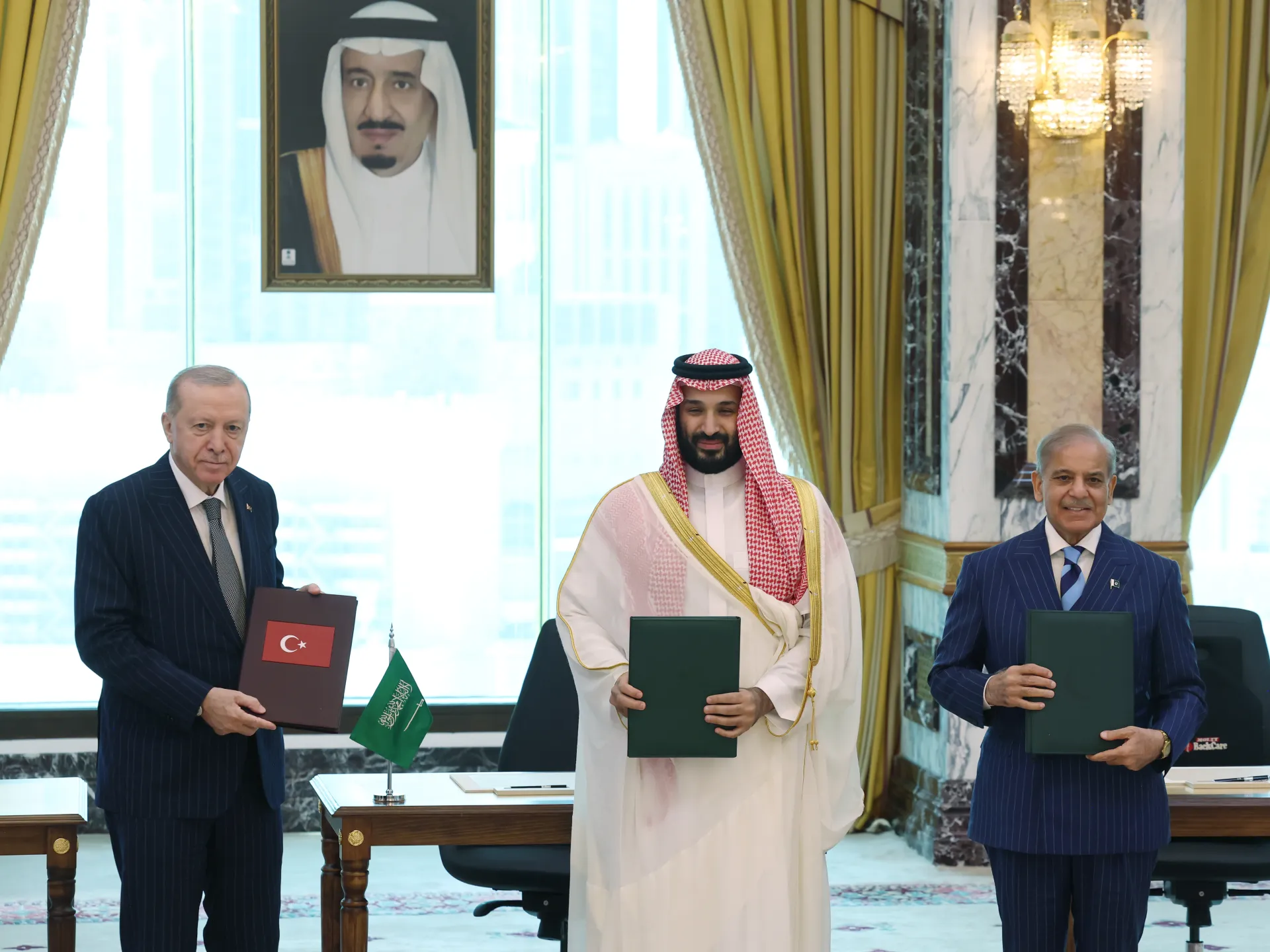 Suudi Arabistan, Pakistan ve Türkiye bölgesel çalkantıların ortasında savunma anlaşması imzaladı