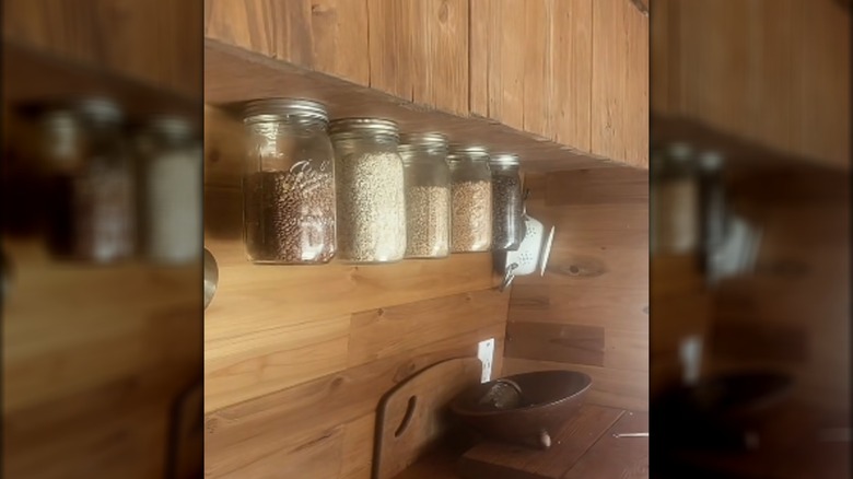 Yüzen mason kavanozların son görünümü