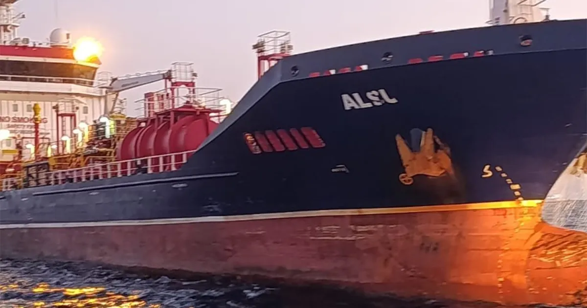 Kargo gemisi İstanbul açıklarında çarpıştı, 10 mürettebat kayıp