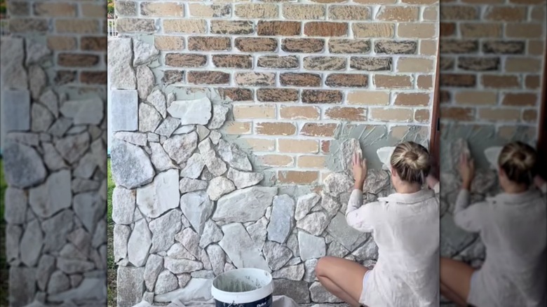 TikTok'un yaratıcısı tuğla evini taşla kaplıyor