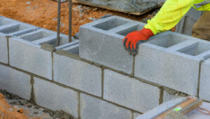 Beton Bloklardan Daha İyi Görünüm: İstinat Duvarınız İçin Dayanıklı Malzeme