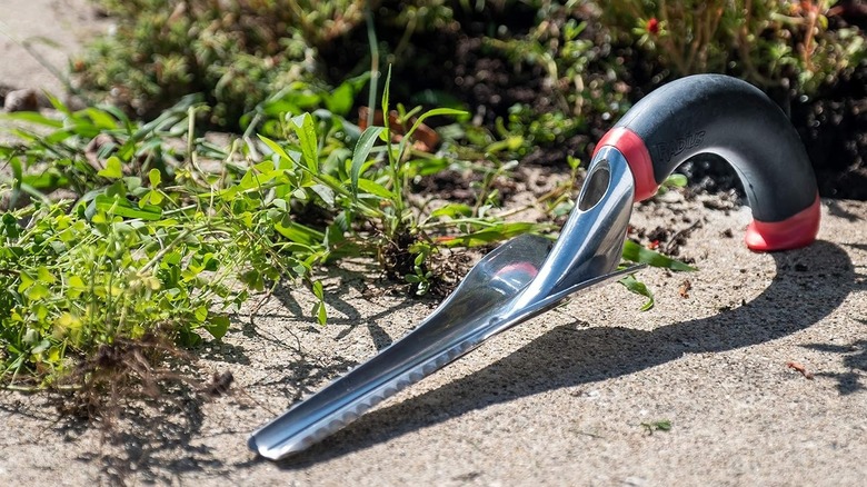 Radius Garden 102 Yabani ot yığınının yanında Ergonomik Alüminyum El Ot Temizleme Makinesi
