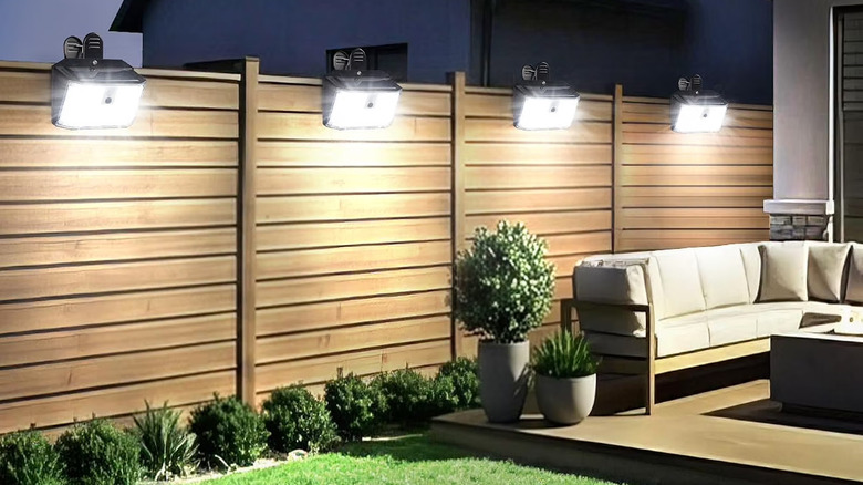 LIFENGSOLER Klipsli Dış Mekan Güneş Işıkları Amazon'da mevcuttur