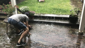 Verandanız Şiddetli Yağmurdan Sonra Her Zaman Sular Altında Kalırsa Ne Yapmalı?