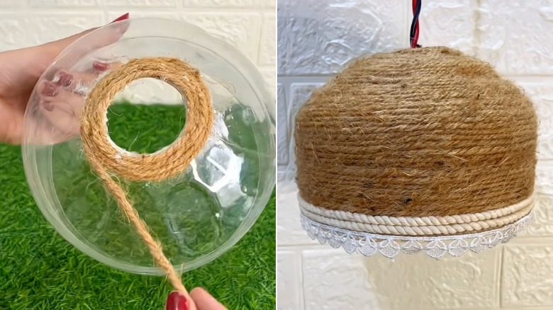 Plastik bir şişeden, jüt ipinden ve el işi süslemelerden yapılmış bir kolye abajuru bir odada asılı duruyor.