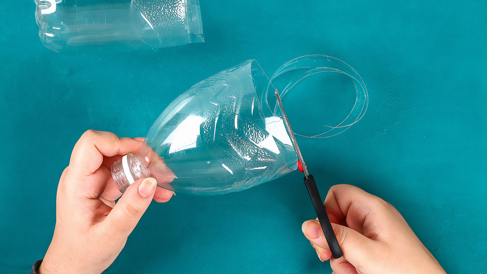 En Şirin Mini Kalp Saklama Kutusunu Kendiniz Yapmak İçin Plastik Şişe Kullanın