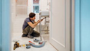 Eski Vanity’nizi Değiştiriyor musunuz? Home Depot’un Yüzyıl Ortası Modern Bir Alternatifi Var