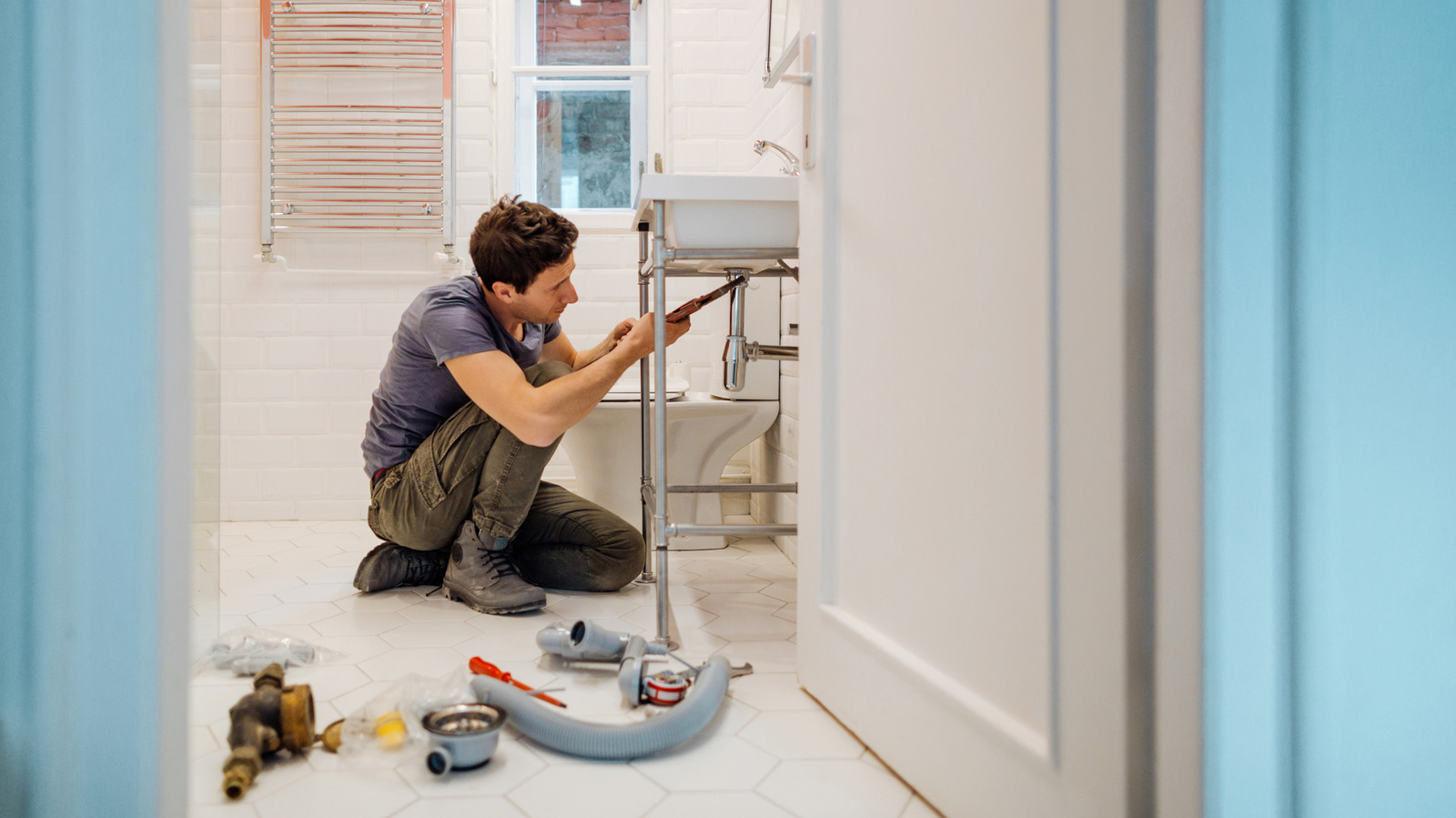 Eski Vanity'nizi Değiştiriyor musunuz? Home Depot'un Yüzyıl Ortası Modern Bir Alternatifi Var