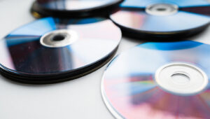 Eski CD’leri Kullanışlı Mutfak Dekoruna Dönüştürecek Şirin Bir El İşi İçin Kullanın