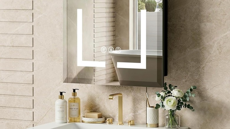 lavabonun üstünde modern banyo dolabı