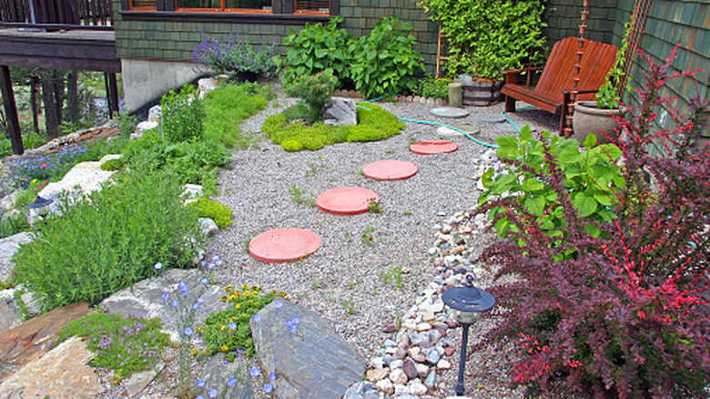 ayrışmış granit xeriscape
