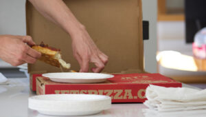 Bir Pizza Kutunuz Varsa En Şirin Peri Evinin Başlangıcını Yapmış Olursunuz