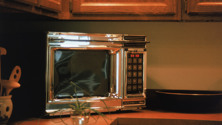 Vintage krom Amana Radarange mikrodalga