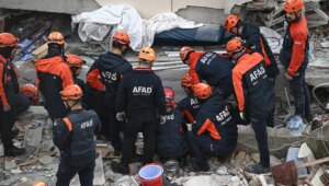 İstanbul’da binanın kısmen çökmesi sonucu iki kişi hayatını kaybetti