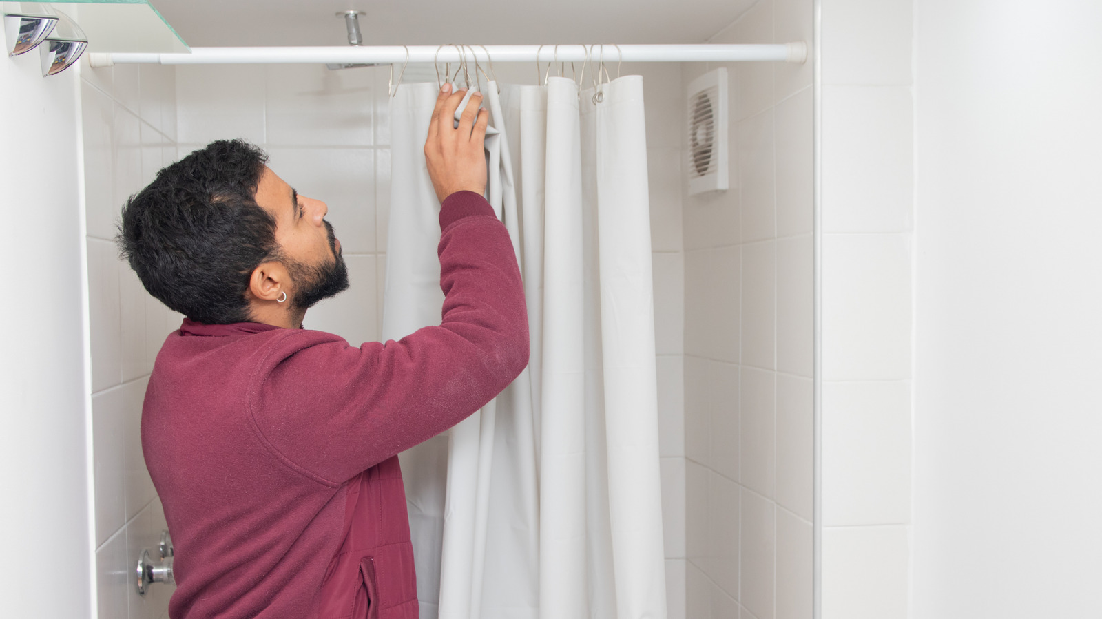 Sıkıcı Bir Duş Perdesinden Daha İyisi: Amazon'dan Eğlenceli, Maksialist Bir Tarz Alternatifi