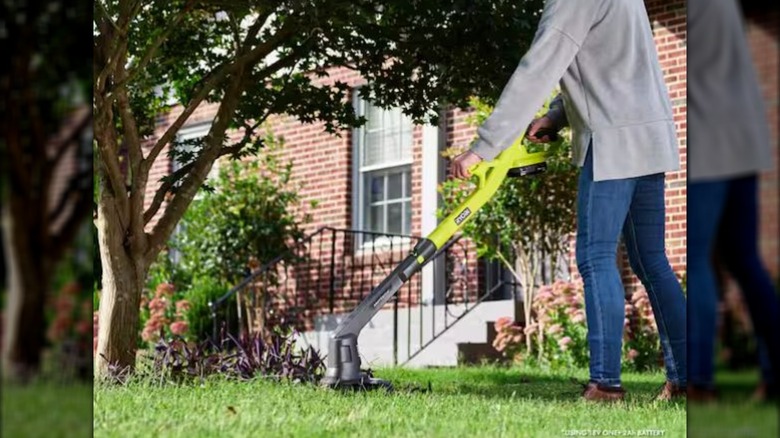 RYOBI tel kesme makinesi bahçede kullanılıyor