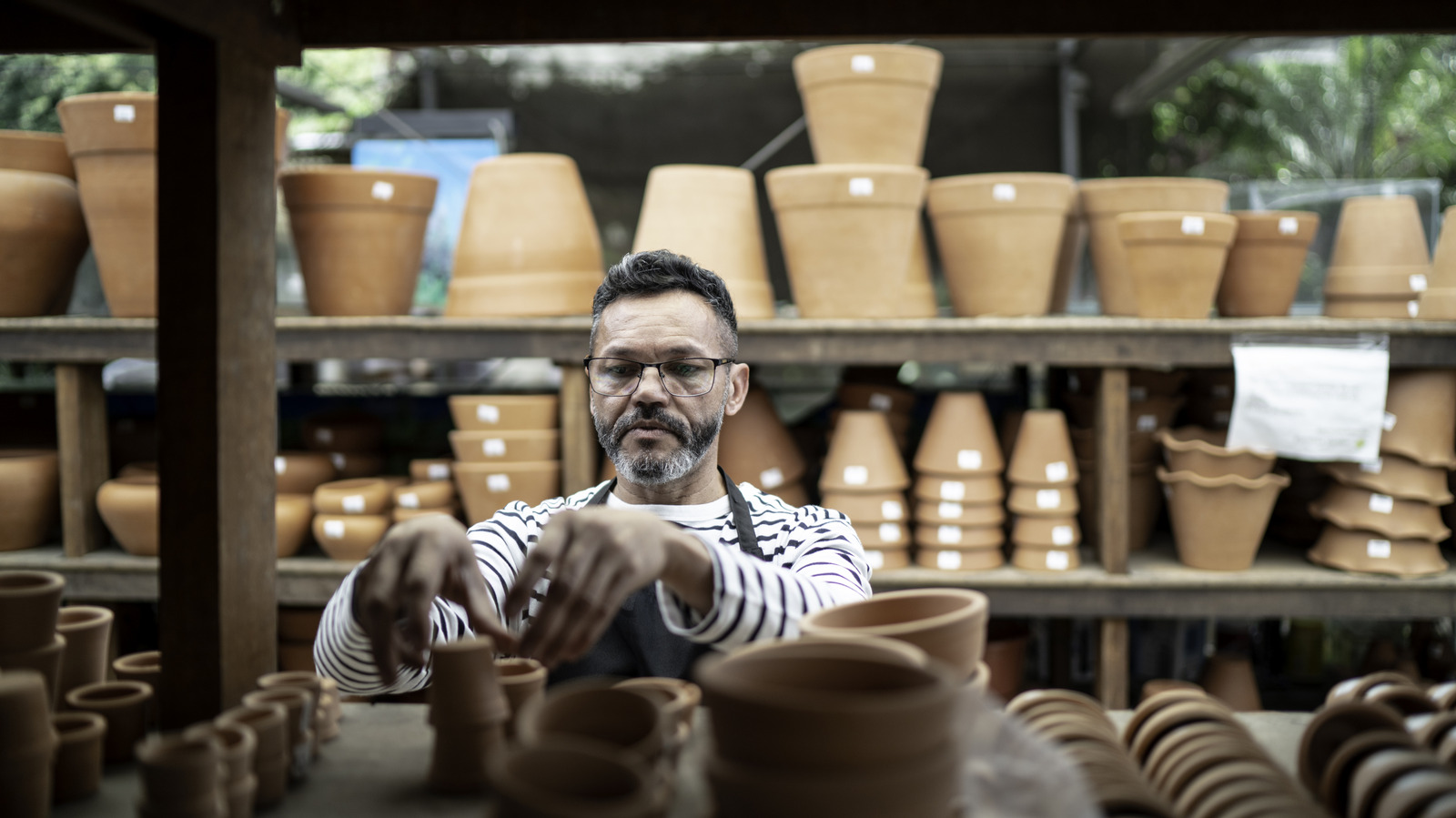 Kapalı Sahte Bitkiler İçin Boho Asılı Saksı Yapmak İçin Pişmiş Toprak Saksılarınızı Saklayın