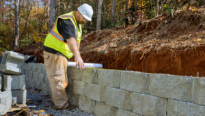 İstinat Duvarında Beton Blokların Arkasındaki Drenaj Neden Önemlidir?