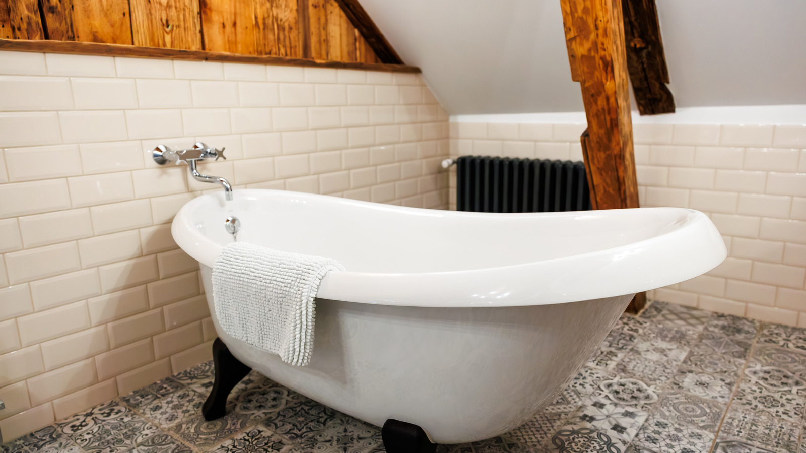 Banyo Depolama Alanında İhtiyacınız Olan Eğimli Tavanlara Özel Çözüm