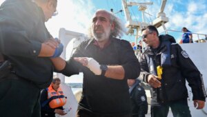 Bulgaristan, insansız hava aracı saldırısının kargo gemisini batırmasının ardından kayıp mürettebatı aramayı sonlandırdı