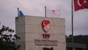 Türk mahkemesi, futbol hakem şefini yolsuzluk davası nedeniyle tutukladı
