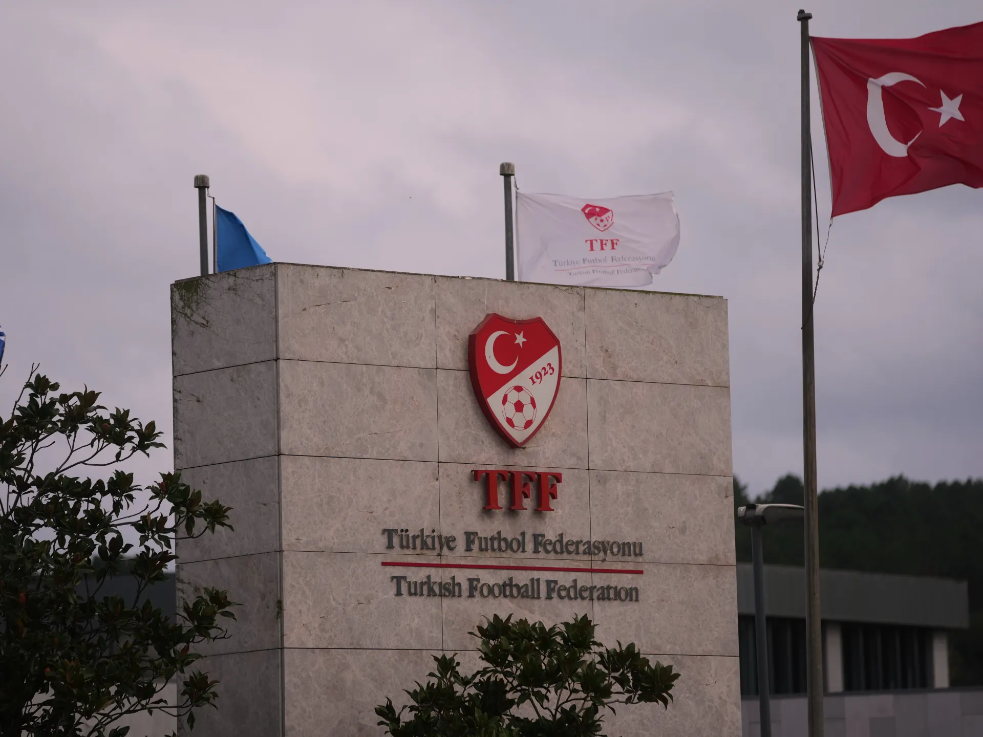 Türk mahkemesi, futbol hakem şefini yolsuzluk davası nedeniyle tutukladı